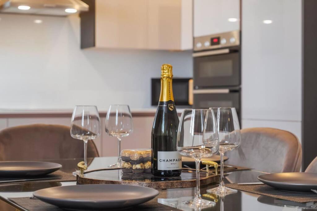 Luxury Penthouse - Castle Views - 2 Bed & Parking Διαμέρισμα Γουίνσδορ Εξωτερικό φωτογραφία